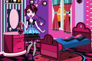 Chica con vestido gótico en una habitación colorida con cama rosa y decoración de calaveras