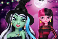 Ingresa a Monster High y viste a los personajes con atuendos espeluznantes y de