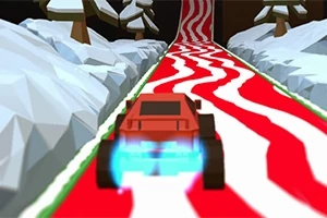 Coche rojo en una pista ondulada roja y blanca rodeada de nieve y árboles