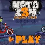 Una bruja y un jinete con cabeza de calabaza montan motocicletas esqueléticas bajo una luna llena en un ambiente tenebroso