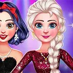 Dos mujeres con vestidos elegantes y accesorios brillantes posando sobre un fondo púrpura