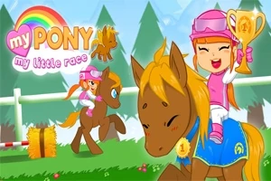 Niña sonriente montando un pony con una medalla de oro, sosteniendo un trofeo en un entorno de carrera colorido