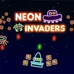 Texto Neon Invaders en letras brillantes con gráficos de naves espaciales y alienígenas estilo neón sobre un fondo estrellado