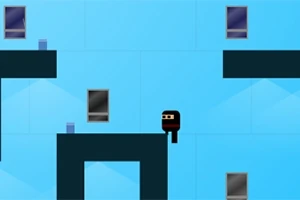 Personaje con apariencia de ninja sobre una plataforma en un escenario azul con ventanas