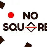 Texto NO SQUARES en letras oscuras rodeado de círculos rojos y cuadrados marrones sobre un fondo blanco