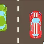Dos autos de carrera, uno verde y otro rojo con franjas blancas, sobre una carretera de dos carriles