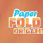 Pieza de papel doblado en forma de sobre con una imagen de pizza y texto colorido al lado derecho