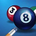Tres bolas de billar numeradas (3, 8, 6) sobre un fondo azul con un taco apuntando