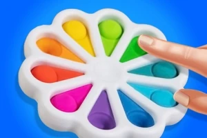 Juguete pop it en forma de flor con secciones de colores del arcoíris y una mano presionando un segmento verde sobre un fondo azul