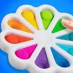 Juguete pop it en forma de flor con secciones de colores del arcoíris y una mano presionando un segmento verde sobre un fondo azul