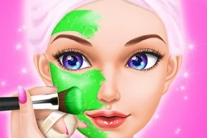 Persona aplicando una mascarilla facial verde con un pincel en el rostro de una mujer con ojos azules y fondo rosado