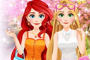 Dos personajes animados con cabello largo y ropa veraniega posan frente a un fondo de flores rosa brillantes