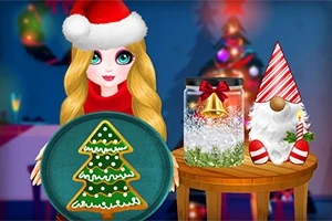 Niña con sombrero de Navidad y plato con galleta en forma de árbol frente a decoración navideña