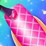 Aplicación de esmalte de uñas rosa sobre una uña con diseño de cuadrícula rosa y fondo colorido decorado con mariposas y destellos