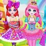 Tres muñecas con cabello colorido y vestidos extravagantes, con accesorios de dulces y coronas, sobre un fondo colorido