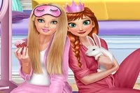 ¡Las dos princesas están organizando una fiesta de pijamas y necesitan tu
