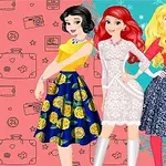 Princesas con vestidos coloridos posan sobre un fondo dividido en dos colores con dibujos de maletas y copos de nieve
