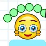 Emoji amarillo con expresión alegre y ojos grandes, cubierto por una fila de círculos verdes y un lápiz dibujando en la esquina superior
