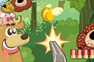 Escena de dibujos animados en un bosque con un alce sonriente, hongos y un arma disparando hacia una moneda con alas