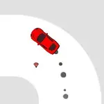 Auto rojo derrapando en una curva sobre una pista blanca con marcas de neumáticos