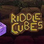 Cubos púrpuras intrincados junto al texto RIDDLE CUBES sobre un fondo de piedras y vegetación