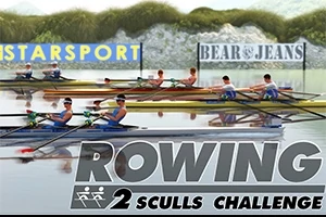 Competencia de remo con varios equipos en botes sobre un río, con carteles publicitarios al fondo y texto ROWING 2 sculls challenge en primer plano