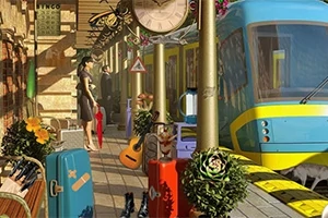 Estación de tren con maletas coloridas, una guitarra, un reloj grande y un tren amarillo y azul