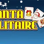 Texto “Santa Solitaire” en amarillo con cartas navideñas y silueta de renos en el cielo sobre un fondo azul