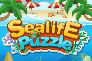 Texto colorido con la frase Sealife Puzzle en un entorno playero con palmeras, sombrillas y una rana sobre el texto