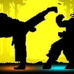 Dos siluetas en contraste, una lanzando una patada alta y la otra recibiendo el impacto, sobre un fondo amarillo intenso