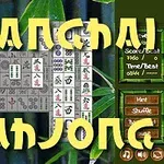 Diseño de fichas de un juego de mahjong con un fondo de bambú y texto amarillo grande en primer plano