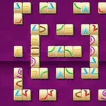 Fichas coloridas con distintos símbolos colocadas sobre un fondo morado