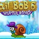 Caracol con sombrero morado en un paisaje invernal junto a un muñeco de nieve con sombrero de copa
