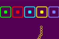 Ayuda a la serpiente a atravesar bloques combinando su color con el del bloque