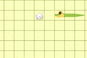 Un ratón blanco y una serpiente verde se enfrentan sobre un fondo cuadriculado amarillo