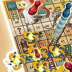 Tablero de juego con piezas de colores, fantasmas, escaleras y áreas en llamas