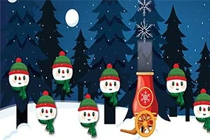 Muñecos de nieve con gorros y bufandas verdes rodean un cañón rojo en un bosque nevado con árboles oscuros y un cielo nocturno estrellado