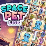 Criatura verde con detalles dorados sentada sobre cubos en un paisaje espacial, con un tablero de juego de íconos de criaturas al lado y un título que dice Space Pet Link