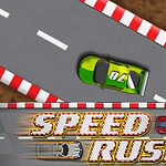 Coche verde de carreras en una pista con bordes rojo y blanco sobre fondo de tierra, con SPEED RUSH en la parte inferior