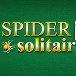 Texto dorado con la palabra SPIDER solitaire sobre un fondo verde, acompañado de un conjunto de cartas con símbolos de corazones, diamantes y tréboles