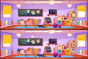 Dos imágenes idénticas de un colorido salón de juegos infantil con muebles, juguetes y una pizarra en una habitación decorada con tonos morados y amarillos