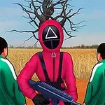 Figura enmascarada con sudadera roja y un arma rodeada de individuos con uniformes verdes numerados en un campo abierto