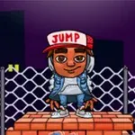 Personaje animado con gorra roja que dice JUMP, camiseta y chaqueta, parado sobre ladrillos frente a una cerca de malla en una escena nocturna de ciudad
