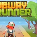 Personaje con capucha y gafas corre en una vía del tren hacia una caja de madera en un paisaje verde