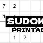 Rompecabezas numérico en una cuadrícula parcial con la palabra “Sudoku Printable” en el centro