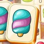 Dos cartas con imágenes de paletas de helado azul y morado sobre una superficie llena de cartas con diversos diseños