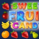 Letras coloridas que dicen Sweet Fruit Candy rodeadas de ilustraciones de frutas como fresas, naranjas, manzanas, plátanos y moras azules sobre un fondo oscuro
