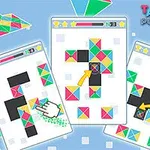 Tres tableros de rompecabezas con bloques de colores y flechas sobre un fondo azul claro