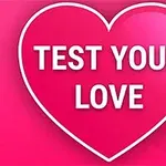 Corazón rojo con el texto TEST YOUR LOVE en el centro sobre un fondo degradado rosado