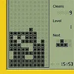 Pantalla de un videojuego retro en un dispositivo portátil amarillo con bloques apilados y un marcador de puntuación